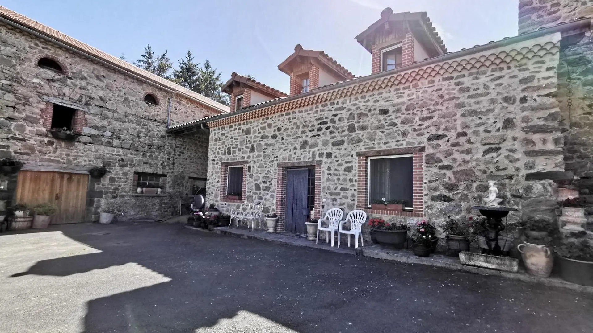 Holiday home Gite Authentique Pour 2-3 Pers. Avec Cour, Terrain Et Peche, A Proximite De Brioude Et Blesle - Fr-1-582-353 Lorlanges France