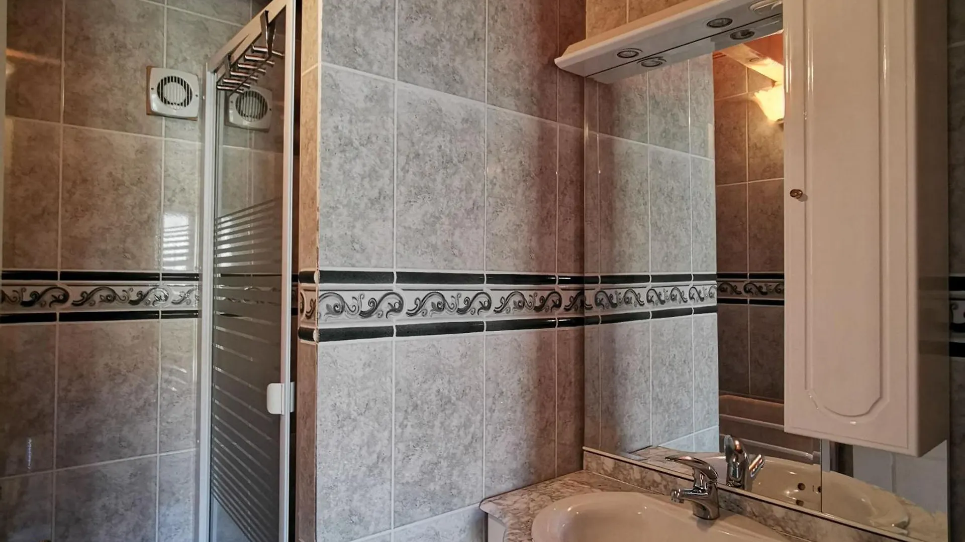 Gite Authentique Pour 2-3 Pers. Avec Cour, Terrain Et Peche, A Proximite De Brioude Et Blesle - Fr-1-582-353 Lorlanges